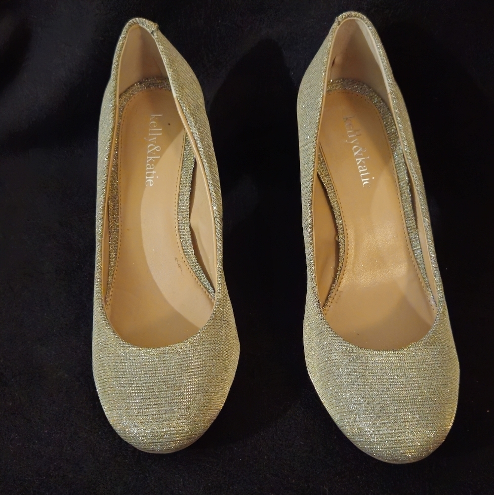Kelly & Katie Gold Shimmery Round Toe Pumps - Size 8.5